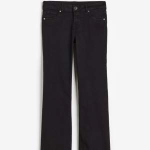 Low waist jeans från Hm i storlek 38 säljer då de ej passar för beställde fel storlek💞