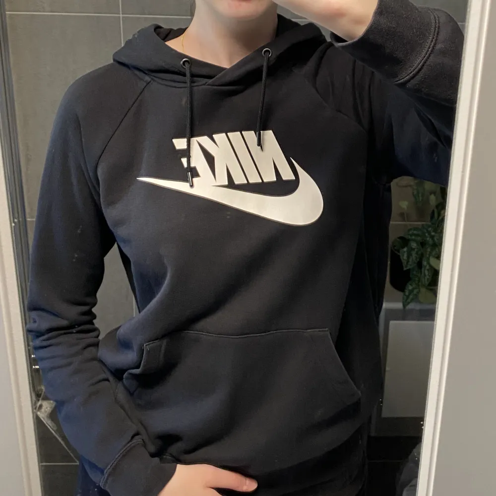 Skön hoodie från Nike!💗än när en del men bra kvalite och skick💗. Hoodies.