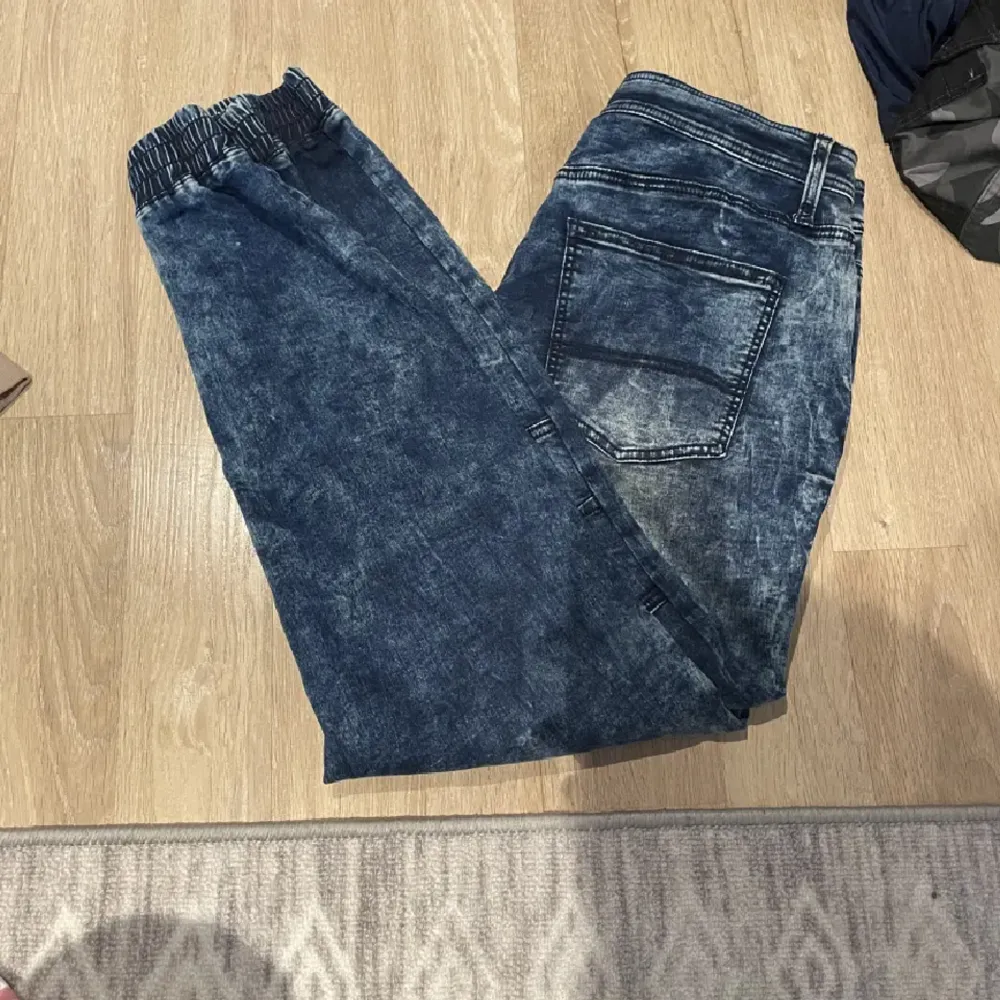 Guess byxor från LA guess butiken aldrig använd. Jeans & Byxor.