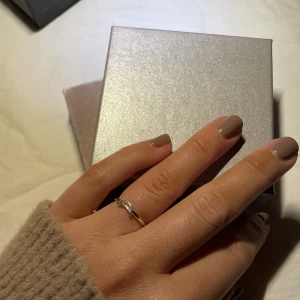 Mån ring silver  - ⭐️Säljer mycket smycken nu då jag har för mycket och rensar, så bara att skriva vid frågor eller behov av fler bilder🤍✨🌟Paketpris vid köp av flera smycken/plagg.