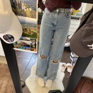Blåa zara jeans högmidjade i storlek S/36