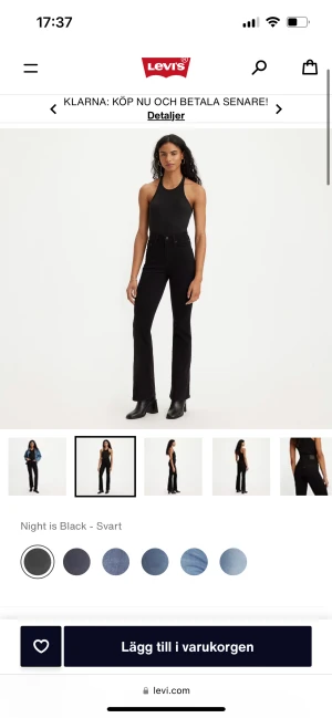 Bootcut jeans - Ett par bootcut jeans från Levis i modellen high 725 bootcut, använda fåtal gånger💞storlek w:28 L:32! Ny pris 1099