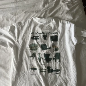 Tröja - Säljer av lite skit ut min garderob, gammal tröja som är för stor, knappt använd