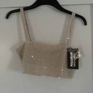 Festtopp från Pull&Bear - Aldrig använd med prislappen kvar