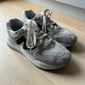 New balance  - I bra skick, säljs då dom tyvärr är lite försmå för min kille.