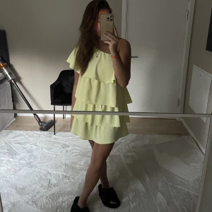 Zara klänning - Säljer denna super söta zara klänningen💓