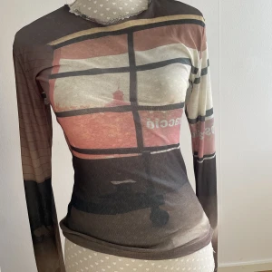 Mesh ish tröja - Jättefin, tunn, och lite genomskinlig tröja.