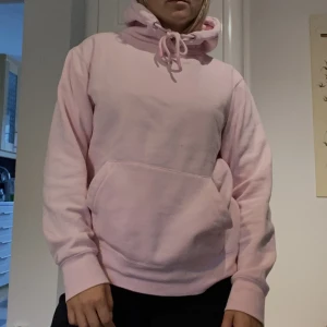 Hoddie - Rosa hoddie från pull&bear