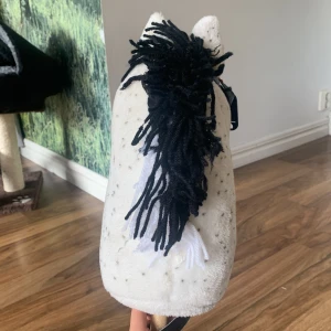 Käpphäst  - Prickig käpphäst! Käpphäst+träns Står ej för frakten❤️ Köpt är köpt!🫐