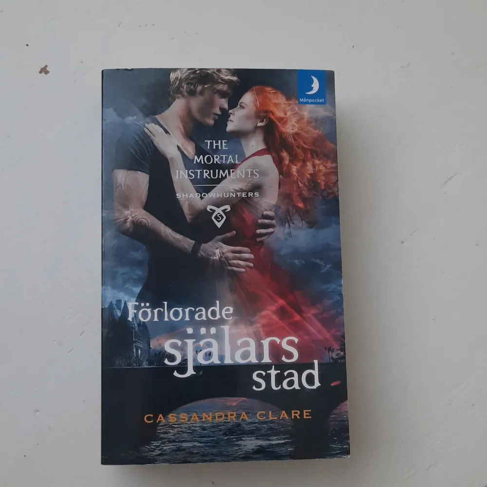 Förlorade själars stad av Cassandra Clare. Bok 5 ur serien, fler böcker finns på min profil:). Övrigt.