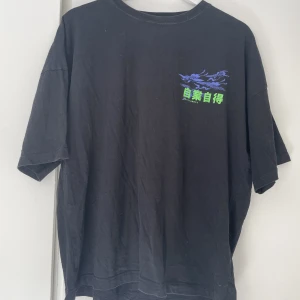 T shirt  - T shirt från Pull&Bear i storlek L