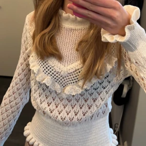 Tröja från zara - Säljer denna tröja från zara. Den är aldrig använd och prislapp är kvar