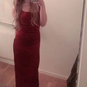 Klänning  - Använd 1 gång