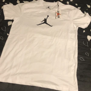 Jordan tröja - Helt ny jordan t-shirt för 300 kr