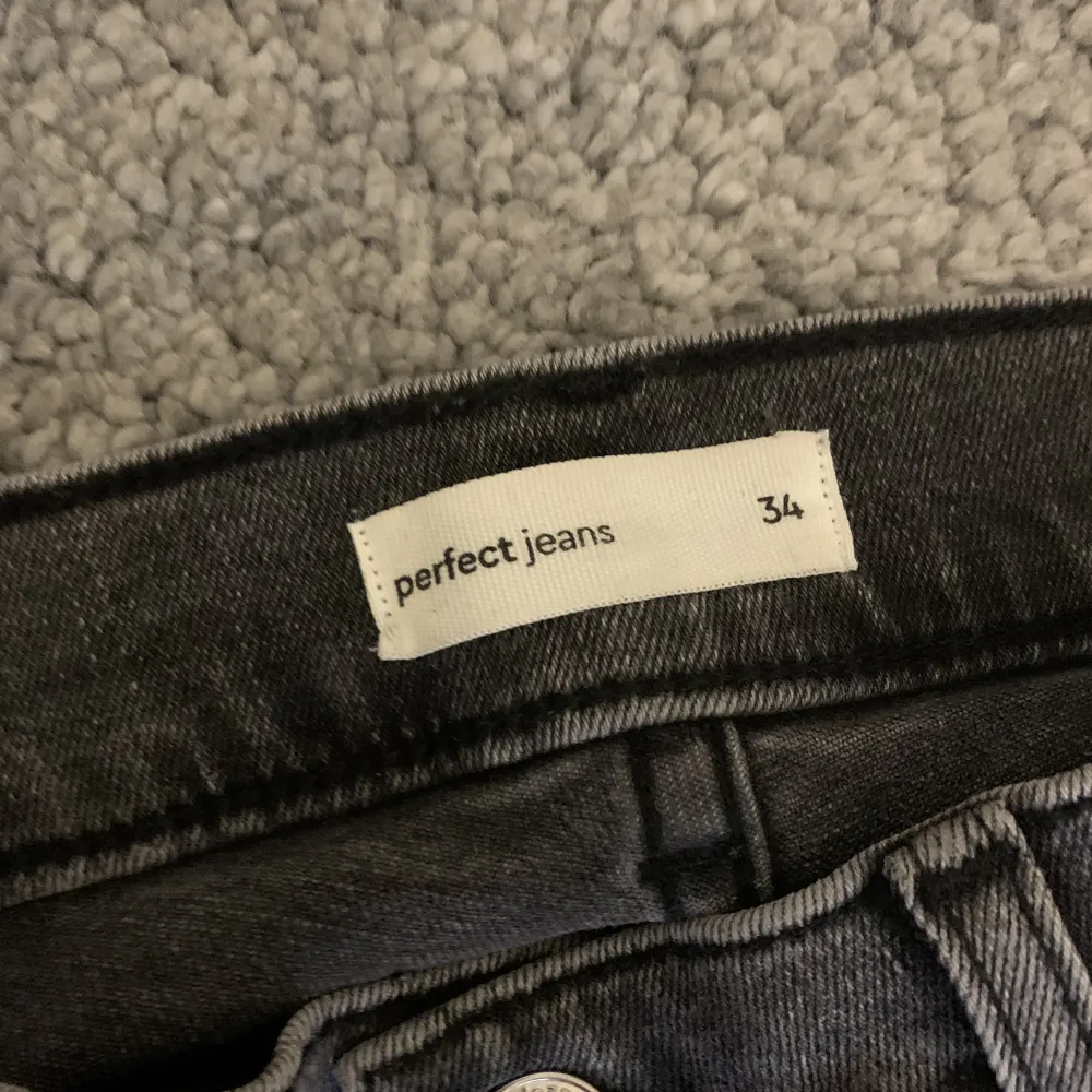 Säljer nu mina bootcut jeans från Gina på grund av att de inte passar mig. Använda fåtal gånger och är i ny skick. Skriv privat vid frågor osv💗. Jeans & Byxor.