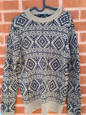 Stickad tröja - Stickad tröja från lager157 som är nästintill oanvänd.  Storlek S.