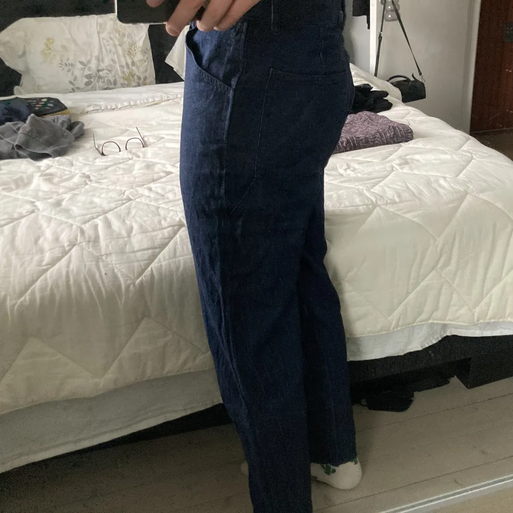 Loose fit selvedge denim jeans from Uniqlo, 10/10 condition barely worn. Size L: 33-36 in 84-92 cm. Farkut & Housut.