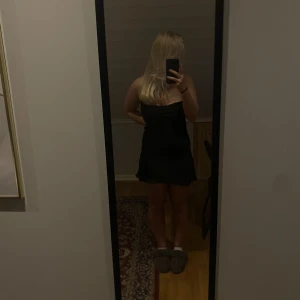 Klänning  - Klänning från Zara. Storlek L men sitter som S. 