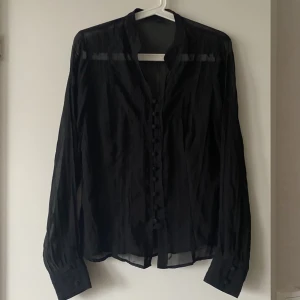 Blus  - Fint skick 👉Stl: 42 👉Pris: 150:-