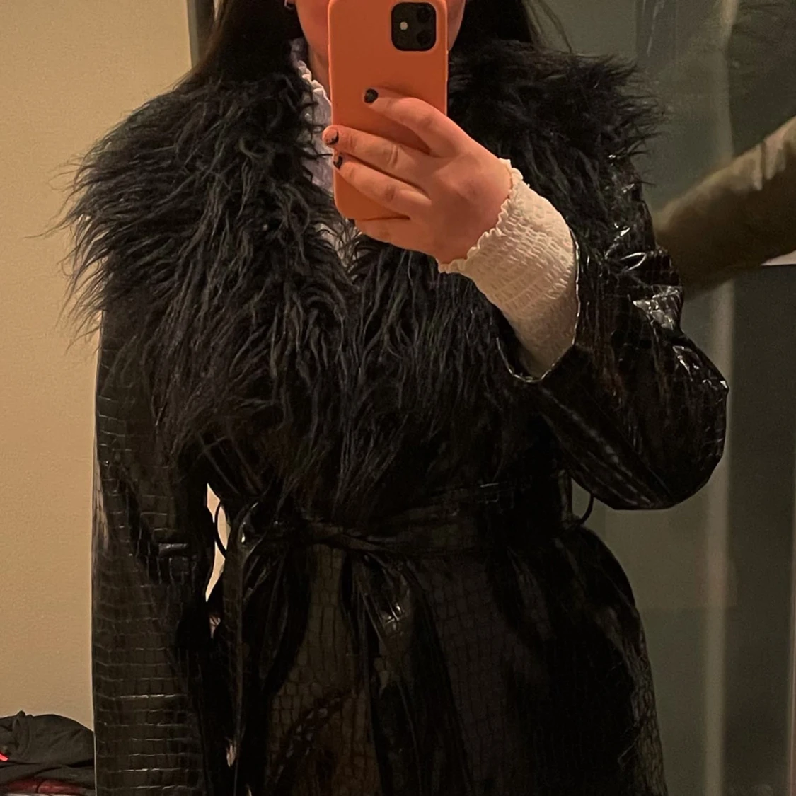 Skinnjacka med pälskrage