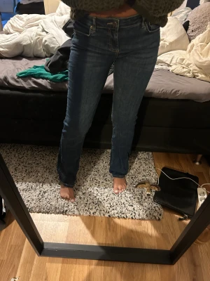 Low waist bootcut  - Low waist bootcut jeans från Zara, använda två tre gånger. Säljer pga ingen användning. 