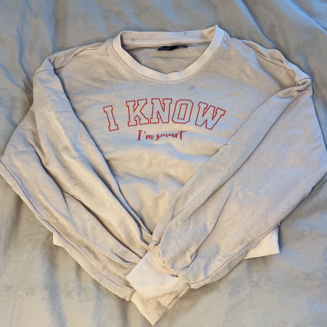 Rosa tröja med text tryck