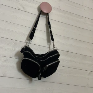 Väska  - Fin väska i bra skick från Gina 