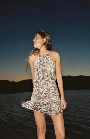 Supersöt klänning använd 1 gång - Säljer denna super söta och snygga klänningen. Den är bara använd en gång! Kostar i vanliga fall 500kr☺️