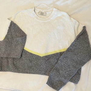 Stickad Tröja - Kort tröja i XS, nyskick