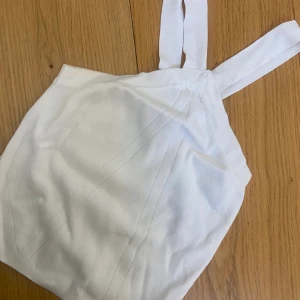 Topp  - Jättesöt topp 🤍🤍 perfekt för sommaren