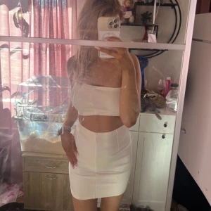 Sommar/Student Klänningar - 1: bara testad. stl xs-s .  2. använd 1-2 gånger. stl S. .  3. bara testad. stl xs/s. köp alla för 300kr