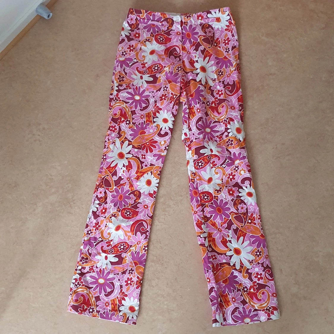 Blommiga 70-talsbyxor  - 90