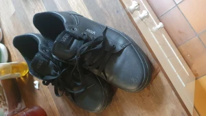 Vans skor svarta - Strl 39 bra skick. Ny pris 600, Ej slitna men lite smutsiga