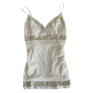 Sheer paljettlinne - Vit sheer paljett linne. Kontakta vid intresse <3