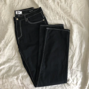 Eytys byxor - Skitsnygga Eytysbyxor Cypress Wool. Svarta med vita sömmar. Tyvärr alldeles för stora för mig. Storlek 36 i midjan.