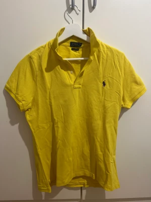 Polo Ralph Lauren  - Polo shirt som har inte används och är nytt. Original priset 909kr men säljs för 800kr
