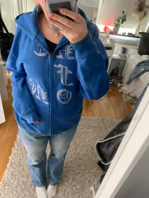 one of one - säljer denna one of one hoodien som inte kommer till användning, den går inte att få tag på längre! priset kan diskuteras 