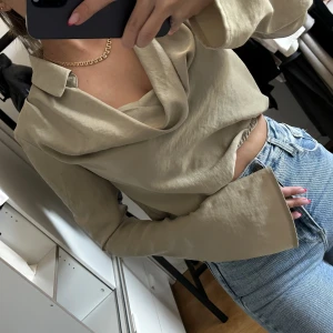 Blus  - Super fin blus/topp från NA-KD. Använd 1 gång. 