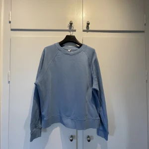 Tröja från Arket - Skön tröja från Arket. Storlek XS-S. Kan mötas upp i Stockholm. 