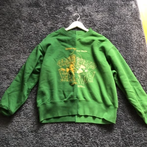 John Boyega sweatshirt - Limited edition John Boyega sweatshirt, riktigt bra kvalitet och skönt tyg på insidan, nypris 700kr.