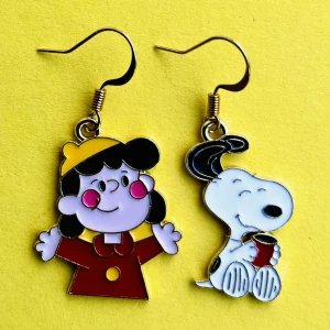 Snoopy örhängen ❤️ - Nickelfria krokar och fri frakt ❤️