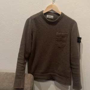 Stone Island Tröja  - Säljer 1500 Köpte 3000 kr Använt 6 månader 