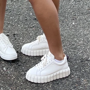 EYTYS ODESSA - Säljer mina studentskor. Endast använda på studenten. Storlek 40.