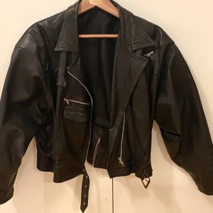 VINTAGE Leather Jacket - 70's/80's leather jacket, black size 12  oversized fit