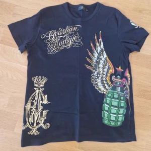 Christian Audigier - T-shirt i fin kvalite