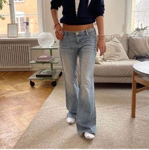 Jeans - Snygga lågsinnade jeans köpta här på plick för 500kr ( lånade bilder)