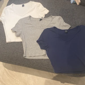 T-shirt ribbade - Om ni undrar något speciellt skriv i meddela🥰🥰1 för 20kr alla 3 för 50kr