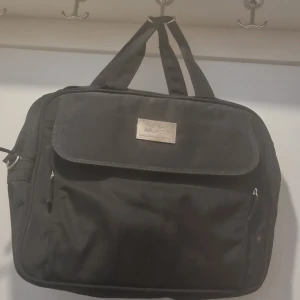 Laptop väska  - Laptop väska från Austrian Airlines. Använd men inga skavanker.