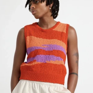 Stickat linne  - Oanvänt stickat linne, inköpt för 350kr. 