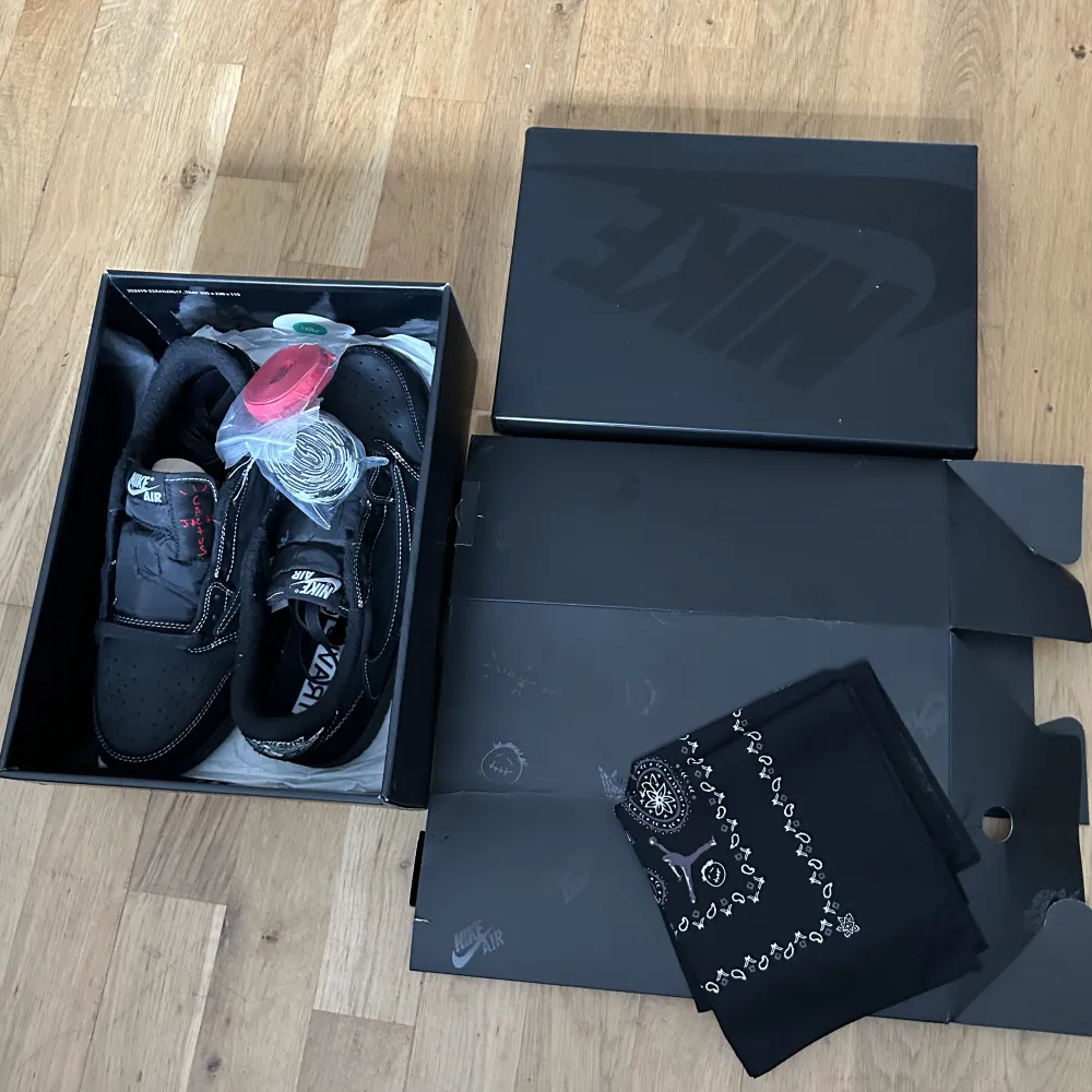 🐝Jordan 1 Black Phantom🖤Nypris-6000kr❌Mitt Pris-3700kr✅Skick-8,5/10🔥. Skor.